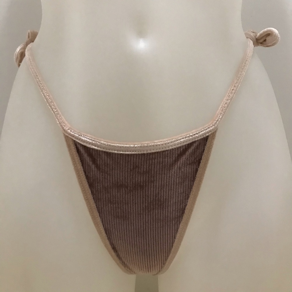 Bikini - Picture 5 of 6